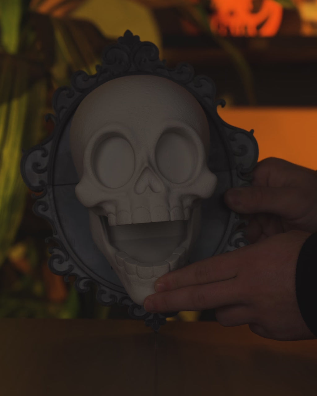 Skull Cameo – Wall Lamp